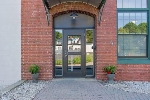 105-30 Lincoln St, Westbrook, ME, 04092-2355 | Card Image
