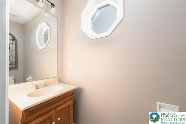 main floor half bath | Image 11