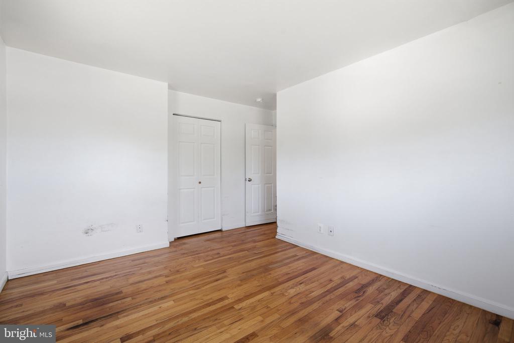 Residential in GLEN BURNIE 4