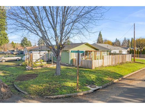 3577 Concord St, Eugene, OR, 97402-1666 | Card Image
