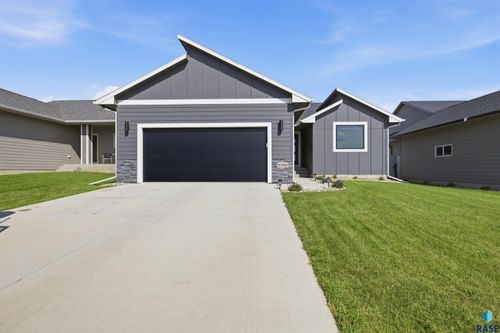 1900 N Concord Dr, Sioux Falls, SD, 57110-6384 | Card Image