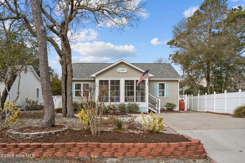 165 Ne 5th St, Oak Island, NC, 28465-6610 | Card Image