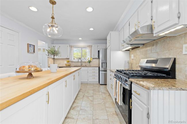 8390 E Davies Pl, House other with 4 bedrooms, 3 bathrooms and 1 parking in Centennial CO | Image 8