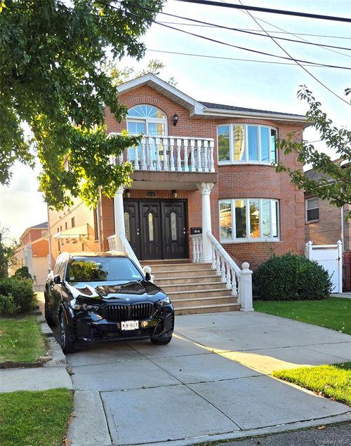 6430 231st St, Oakland Gardens, NY, 11364-2716 | Card Image