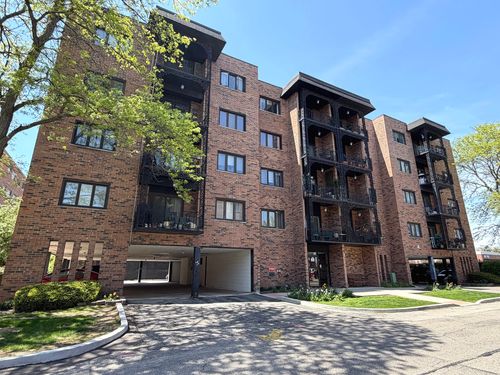 404-9375 Landings Ln, Des Plaines, IL, 60016-5207 | Card Image