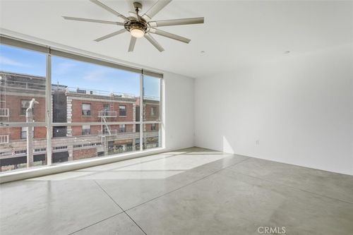 unit-317-285 W 6th St, San Pedro, CA, 90731-3369 | Card Image