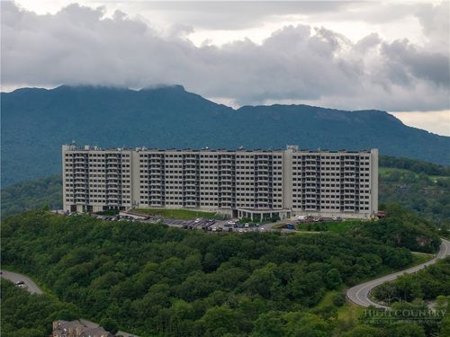 2319-303 Sugar Top Dr, Sugar Mountain, NC, 28604-4319 | Card Image