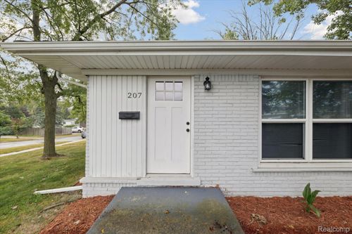 207 W Tienken Rd, Rochester Hills, MI, 48306-4405 | Card Image
