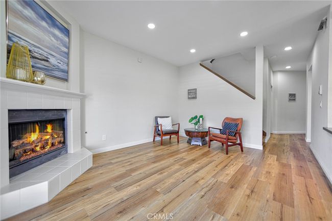 APT-10 - 20851 Community St, Townhouse with 3 bedrooms, 3 bathrooms and 2 parking in Winnetka CA | Image 4