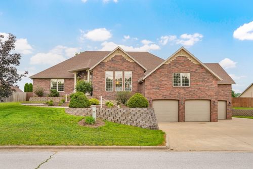 2001 N 7th Avenue, Ozark, MO, 65721 | Card Image