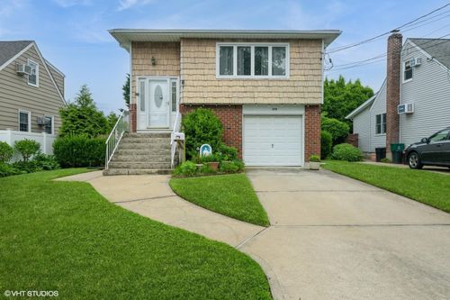 2104 Fir St, Wantagh, NY, 11793-4132 | Card Image