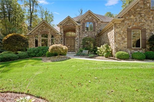 1816 Stone Ridge Dr, Hinckley, OH, 44233-9127 | Card Image