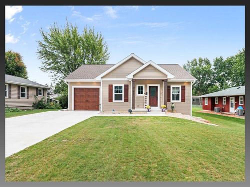 4471 2nd St, Windsor, WI, 53598-9644 | Card Image