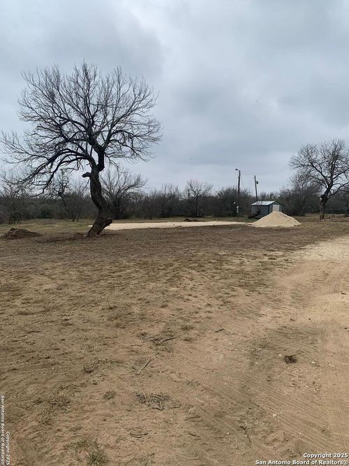 226 County Road 572, Castroville, TX, 78009-2101 | Card Image