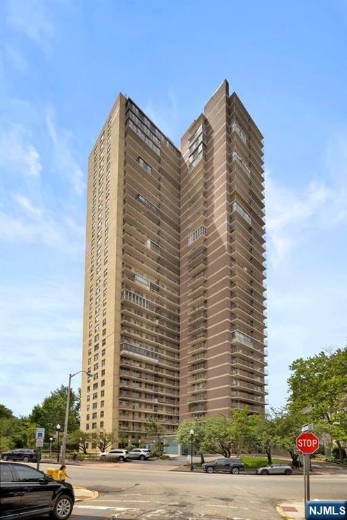 6040 Kennedy Blvd E, West New York, NJ, 07093-3825 | Card Image