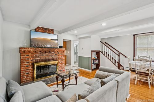 4 Poplar Ave, Stony Brook, NY, 11790-1719 | Card Image