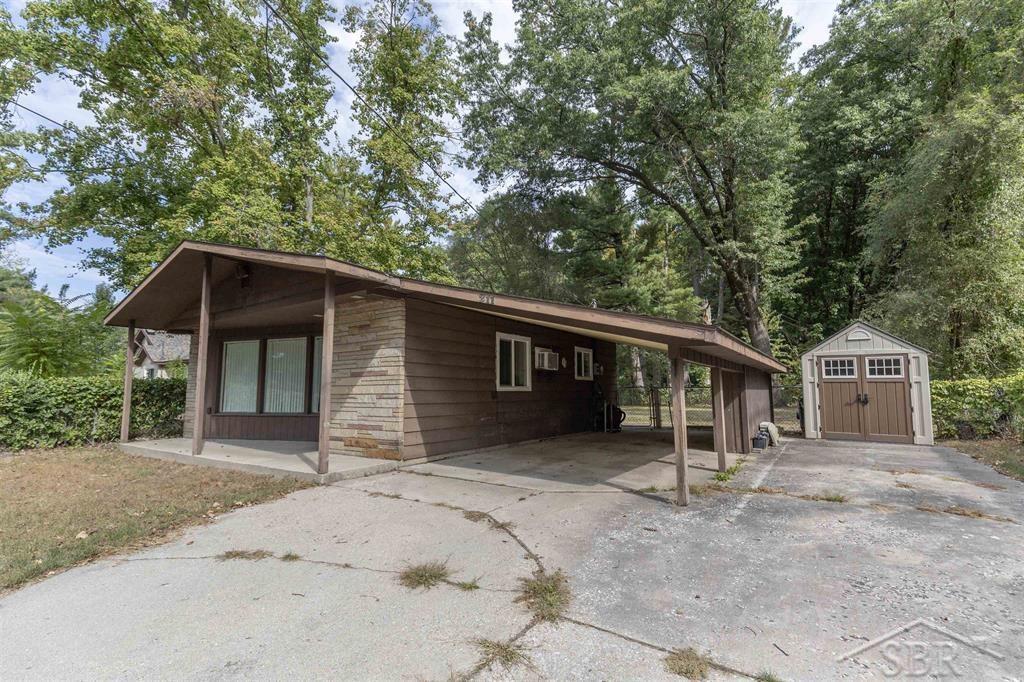 Cass St, Sanford, MI 48657