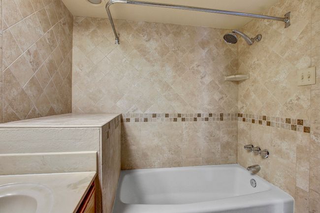 Full bathroom with soaking tub / shower combination - | Image 24