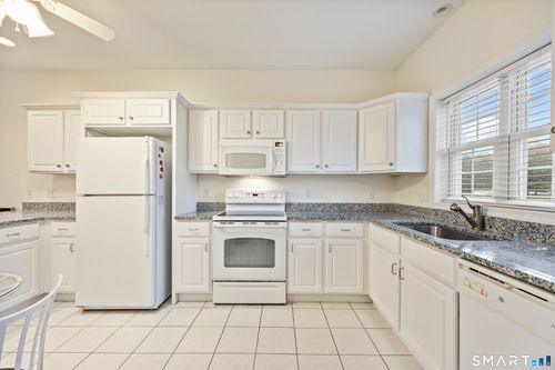 15-4-500 Elm St, North Haven, CT, 06473-3266 | Card Image