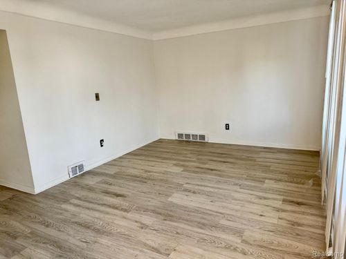 7140 Iowa St, Hamtramck, MI, 48212-1426 | Card Image