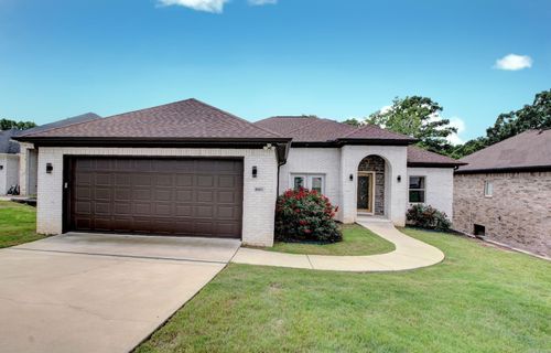 8001 Kanis Pines Dr, Little Rock, AR, 72204 | Card Image