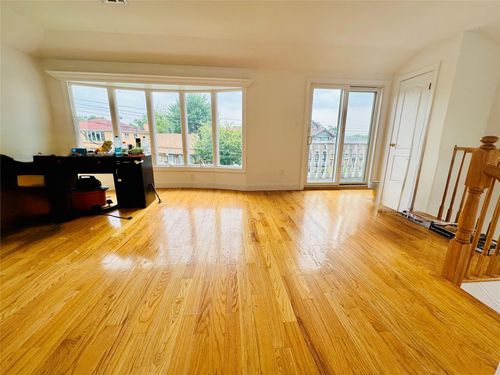 fl-2nd-64 230th St, Oakland Gardens, NY, 11364-2713 | Card Image