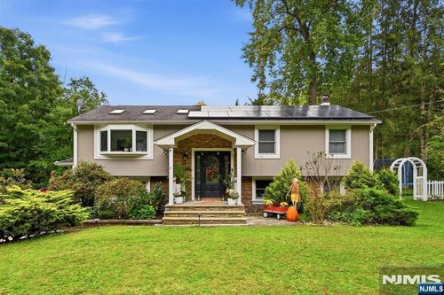 9 Ponderosa Pl, Hewitt, NJ, 07421-3043 | Card Image