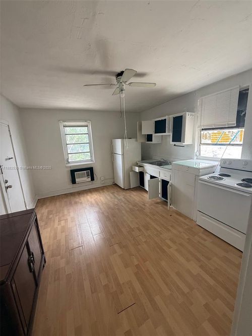 1-5 N Federal Hwy, Dania Beach, FL, 33004-2801 | Card Image