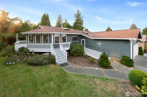 8061 Niska Rd, Blaine, WA, 98230-9553 | Card Image