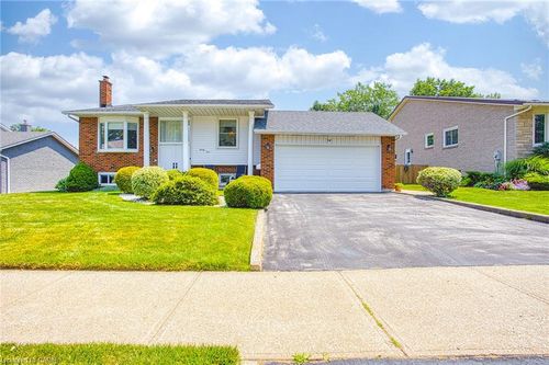 24 Samuel Rd, Grimsby, ON, L3M4P6 | Card Image