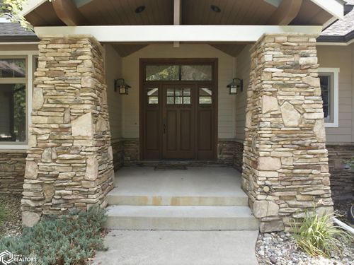 95 Oak Run Dr, Mason City, IA, 50401-1439 | Card Image