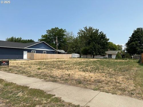 10907 Kristin Way, Island City, OR, 97850-1000 | Card Image