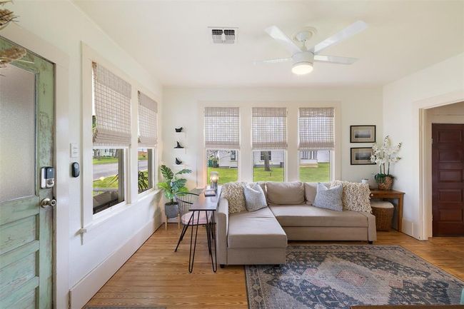 261 N Water St, House other with 2 bedrooms, 1 bathrooms and null parking in La Grange TX | Image 4