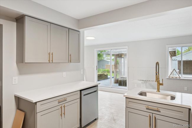 19-1932-Henbert-Rd-West-Bloomfield-Township-MI-48324-WindowStill-29.jpg | Image 12