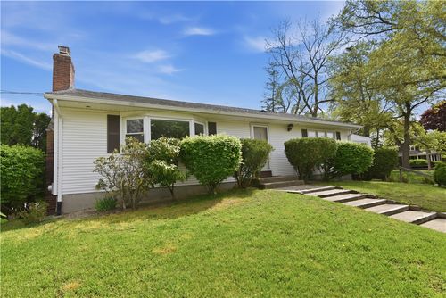 183 1st Ave, East Greenwich, RI, 02818-3622 | Card Image