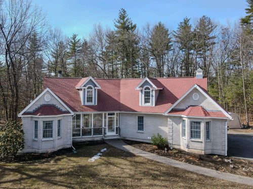 240 Main St, Pelham, NH, 03076-5724 | Card Image