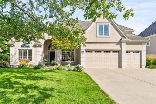 708 Ne Lake Pointe Dr, Lee's Summit, MO, 64064-2135 | Card Image