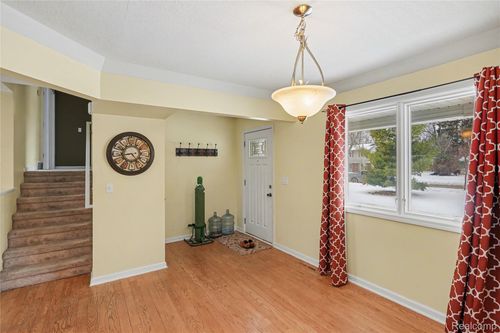 712 Bush St, Linden, MI, 48451-9047 | Card Image