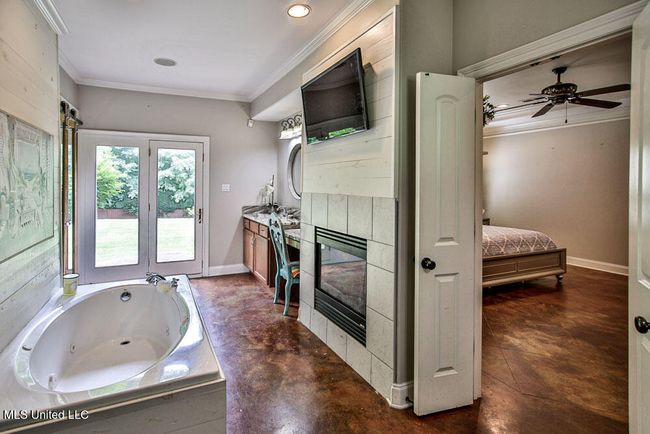 Luxury Bath Suite | Image 21