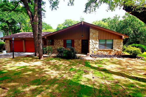 2703 Oak Cliff Ln, Arlington, TX, 76012-2855 | Card Image