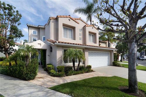 311 Long Pt, Long Beach, CA, 90803-6805 | Card Image
