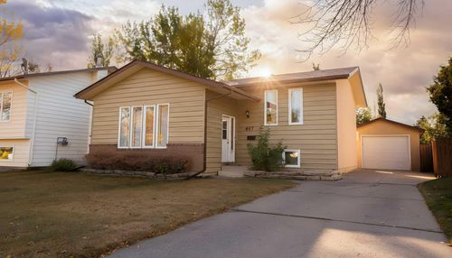 897 Red Crow Blvd W, Lethbridge, AB, T1K5P5 | Card Image