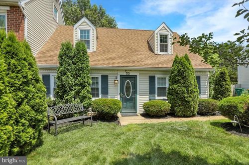715 Oak St, DENVER, PA, 17517-1364 | Card Image