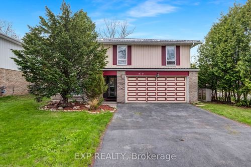 810 Srigley St, Newmarket, ON, L3Y1X7 | Card Image