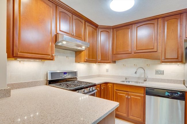 UNIT-4 - 3 Concord Greene, Condo with 2 bedrooms, 2 bathrooms and 1 parking in Concord MA | Image 9