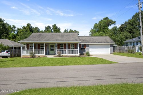 9 Hensarling Dr, Petal, MS, 39465-3637 | Card Image