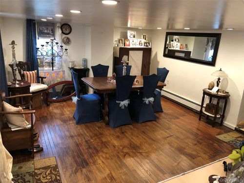 1673 Northern Blvd, Roslyn, NY, 11576-1103 | Card Image