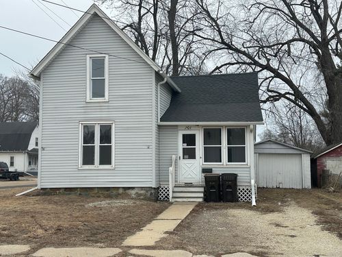 701 W Wall St, Morrison, IL, 61270-2052 | Card Image