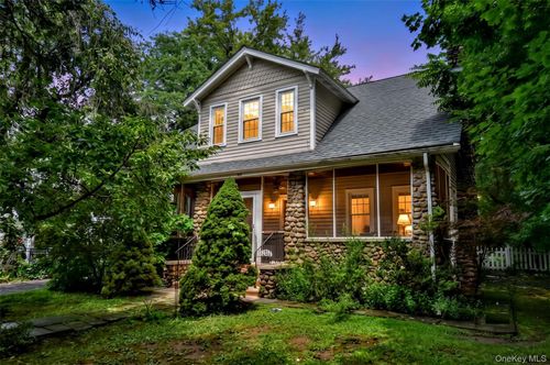 127 Hunt Ave, Pearl River, NY, 10965-1881 | Card Image