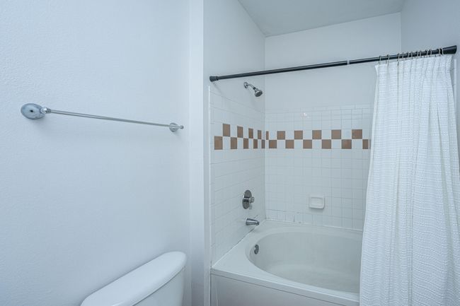 130RiverLandingDrUnit7106_022 shower | Image 12
